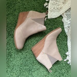 TOMS Kelsey Pull On Leather Wedge Bootie